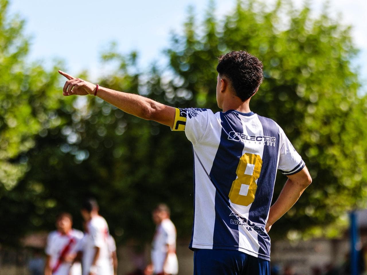 Jugador de Viamonte durante el partido